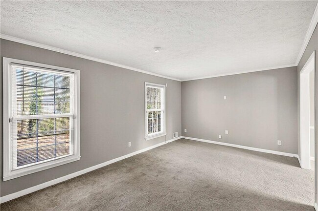 Building Photo - 1075 Forest Heights Rd