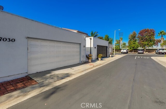 Building Photo - 7030 Seawind Dr