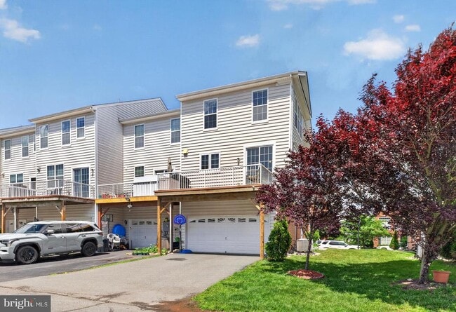 Building Photo - 23149 Flora Mure Dr