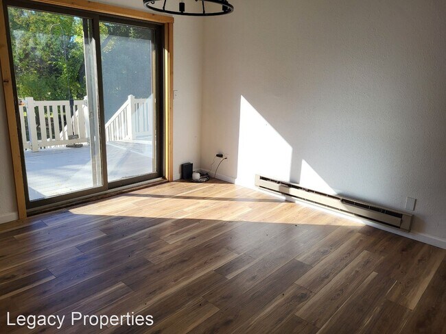 Building Photo - 4 br, 3 bath House - 110 W Graf St.