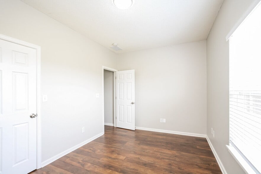 Building Photo - 3500 Limelight Ln