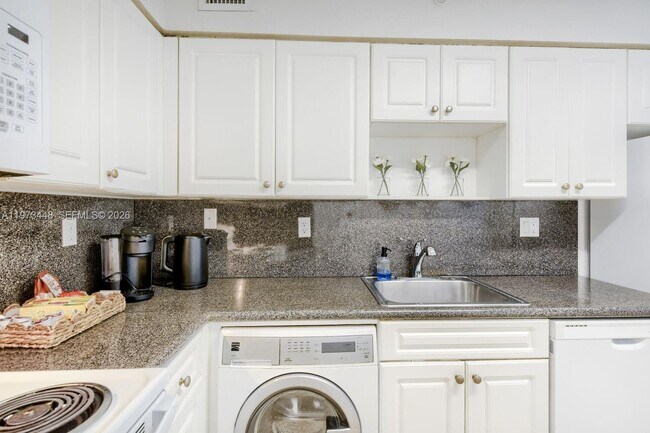 Building Photo - 2501 S Ocean Dr