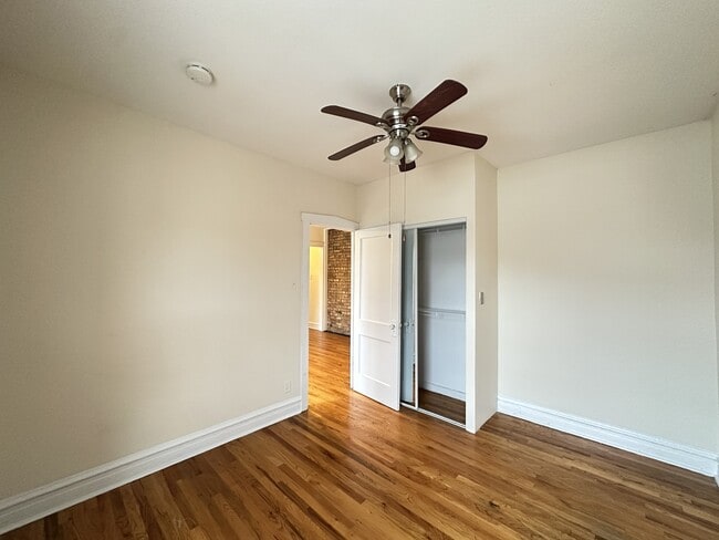 Building Photo - 960 W Cornelia Ave