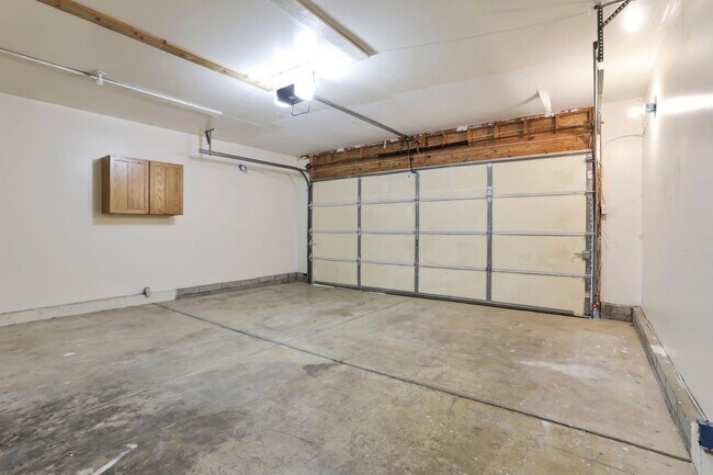 Building Photo - 5541 Mid Day Dr