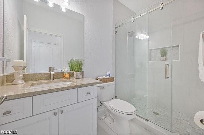 Building Photo - 15550 Pascolo Ln