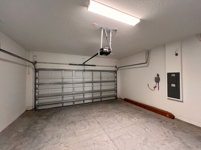 Building Photo - 10503 Farm Hl Ave