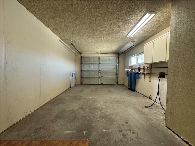 Building Photo - 2460 Lakeside Dr