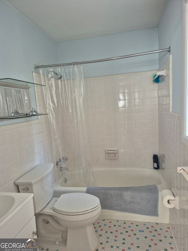 Building Photo - 2357 Crestcliff Dr