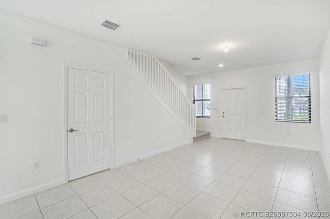 Building Photo - 2839 SW 16th Terrace