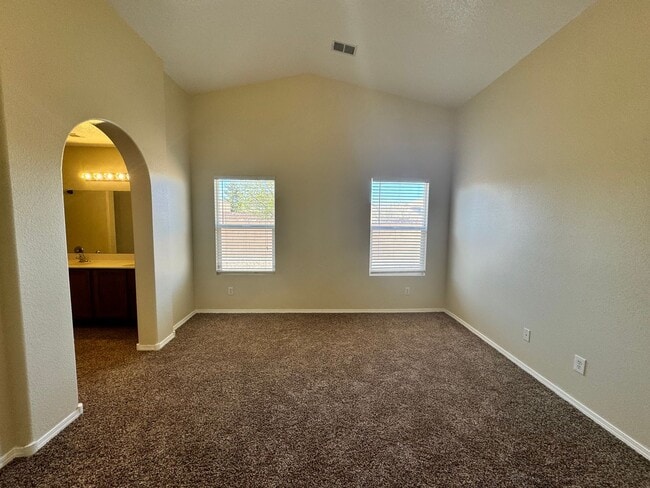 Building Photo - 3 bed 2 bath home in Huning Ranch