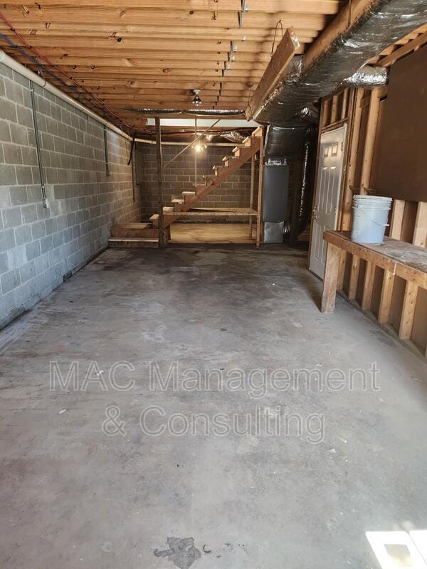 Building Photo - 143 W Gate Dr