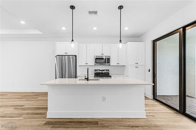 Building Photo - 3222 SW 15th Ave