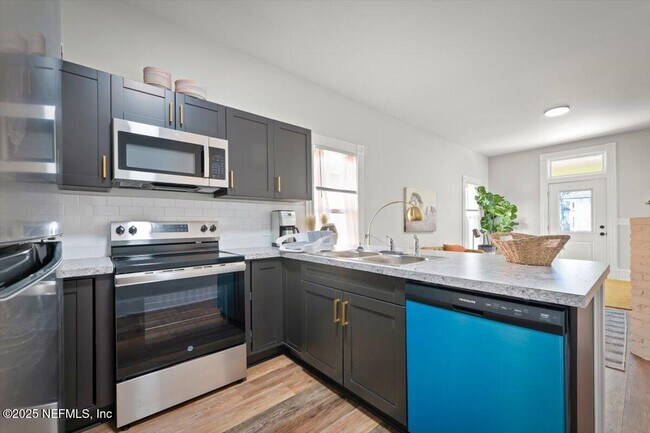 Building Photo - 1946 Redell St