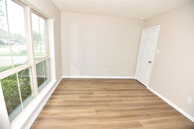 Building Photo - 9944 Western Ridge Way