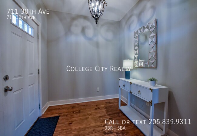 Building Photo - 711 30th Ave