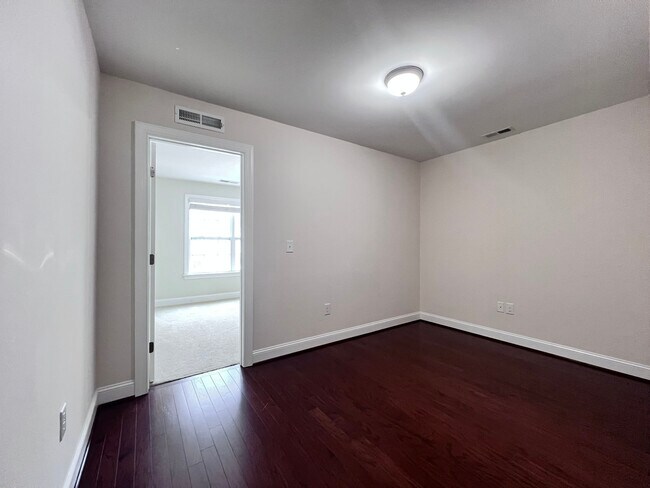 Building Photo - 2707 Masonboro Ferry Dr