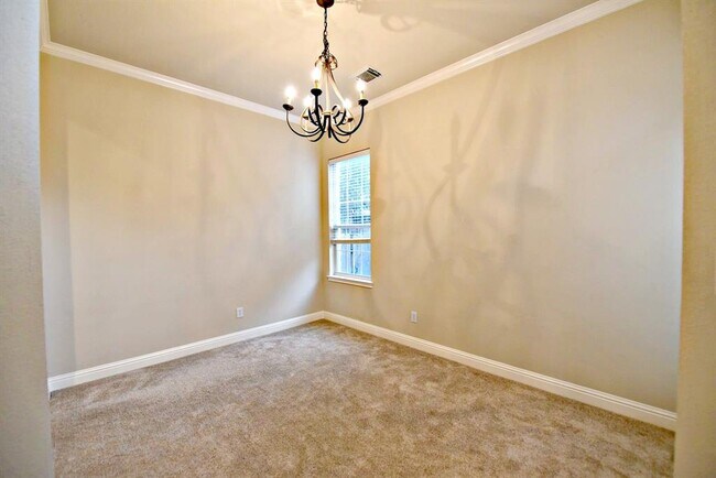 Building Photo - 15520 Interlachen Dr