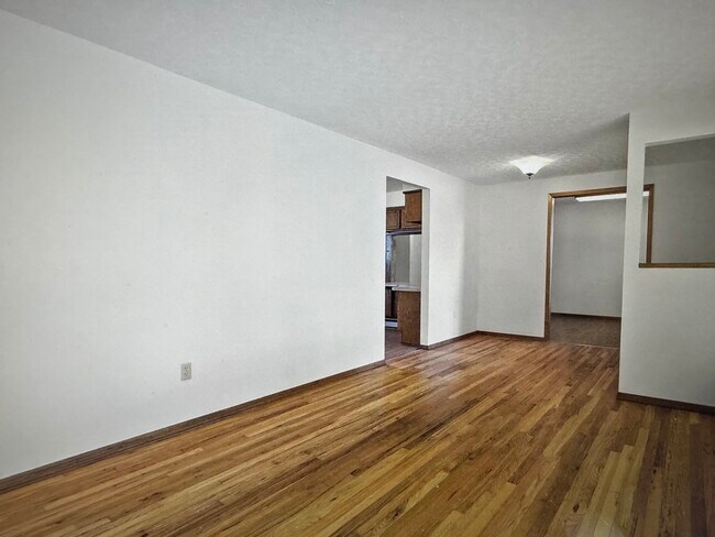 Building Photo - 1420 N Mesa Rd