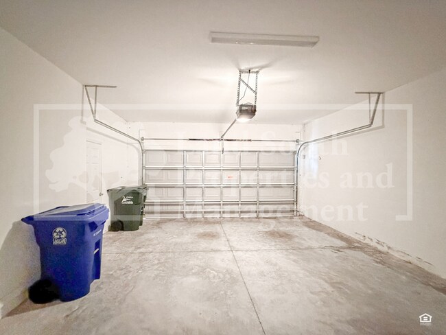 Building Photo - 3430 Cup Dr