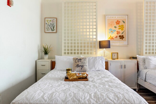 Building Photo - 611 Destiny Dr