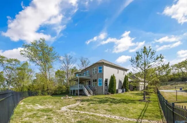 Building Photo - 2807 Talon Cir