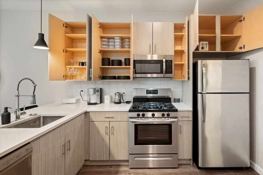 Building Photo - 240 Congress Ave