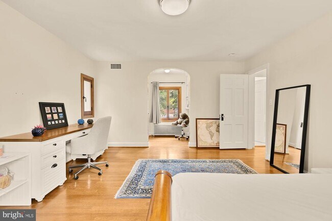 Building Photo - 3111 Chain Bridge Rd NW