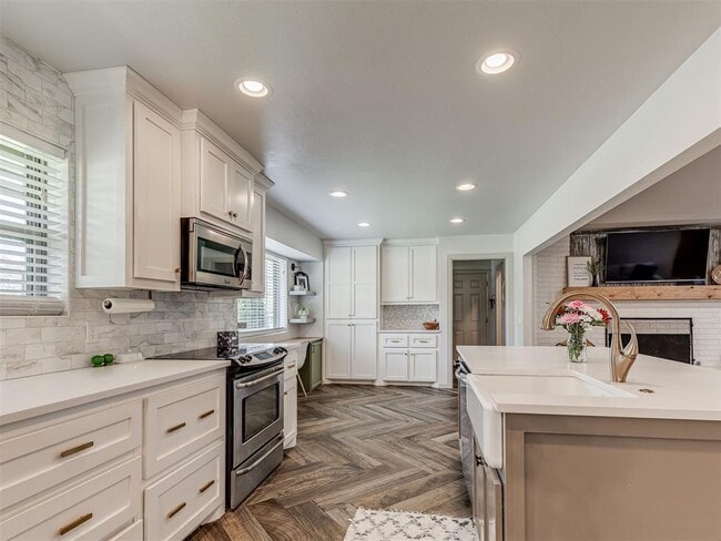 Building Photo - 801 Rock Hollow Rd