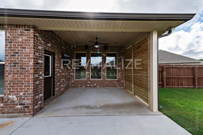 Building Photo - HALF-DEPOSIT SPECIAL! Stunning Luxury Home in Silverhill with Huge Diamond Shaped Backyard!