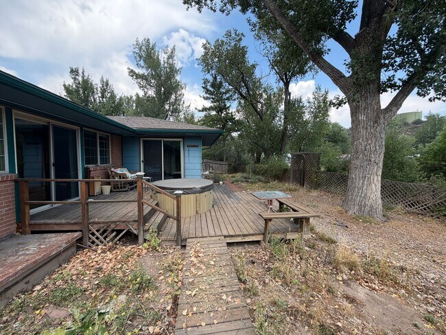Building Photo - 2708 Delwood Ave