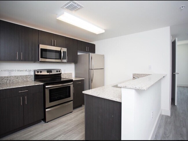 Building Photo - 2560 SW 27th Ave