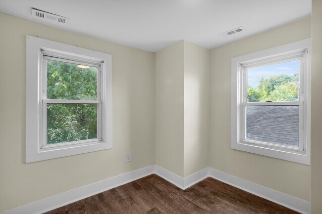 Building Photo - 617 1st Ave