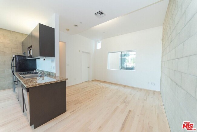 Building Photo - 717 Highland Ave