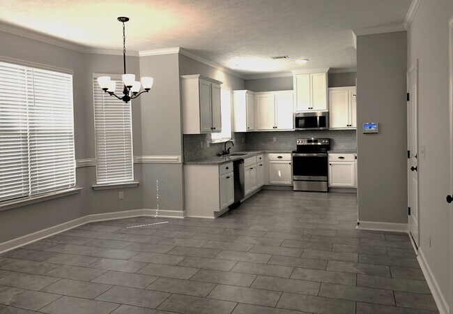 Building Photo - 1052 Mulford Lp