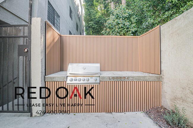 Building Photo - 4651 Cahuenga Blvd