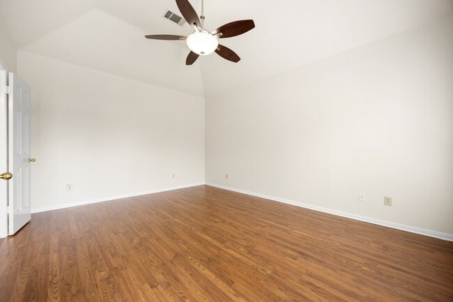 Building Photo - 10215 Hedge Way Dr