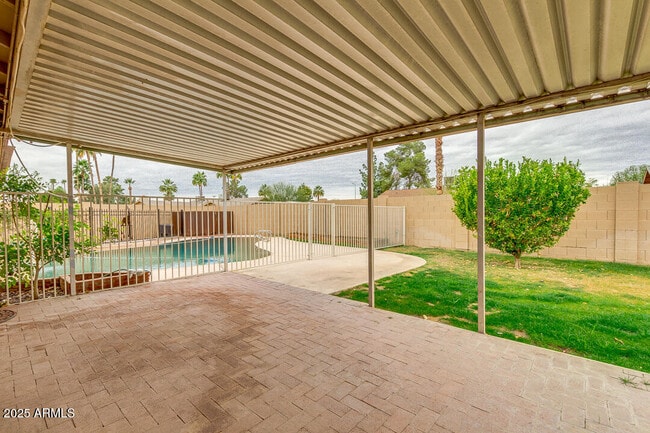 Building Photo - 1968 E Del Rio Dr