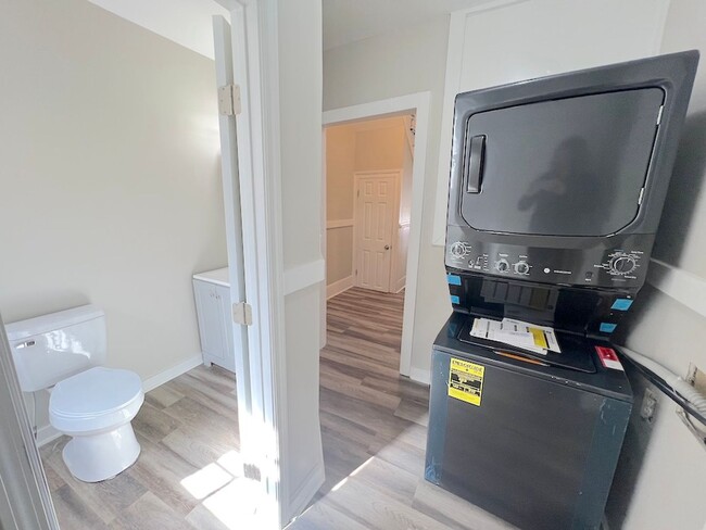 Building Photo - 3 BED | 2 BATH | VICTORIAN DISTRICT
