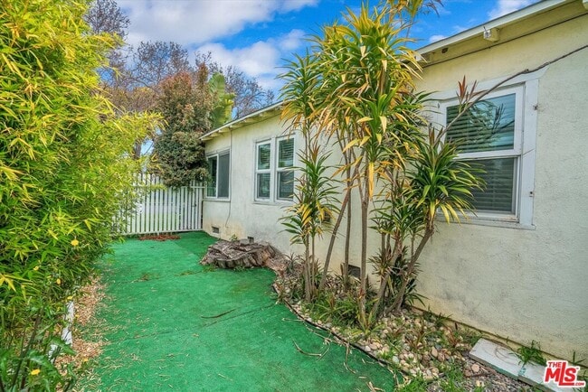 Building Photo - 1542 Harvard St