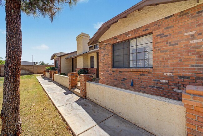 Building Photo - 170 E Guadalupe Rd