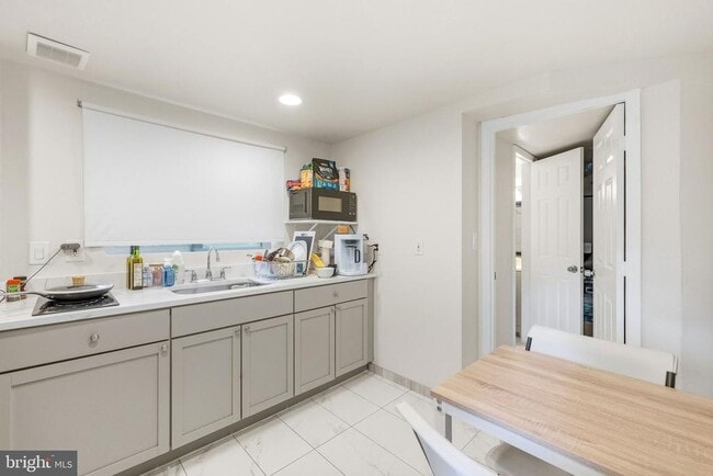 Building Photo - 7810 Kalorama Rd