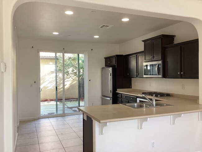 Building Photo - 1587 Etchings Way