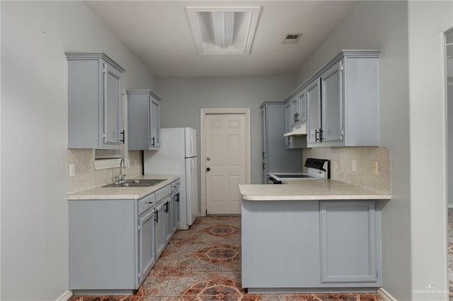 Building Photo - 11 Ruby St