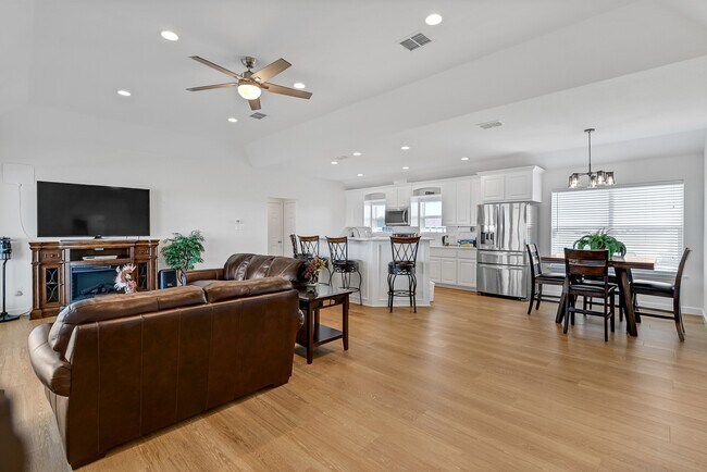 Building Photo - 747 Waypoint Dr