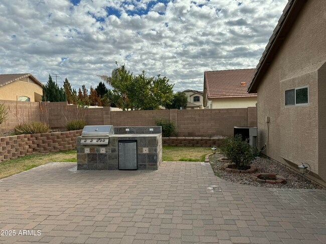 Building Photo - 11448 E Petra Ave