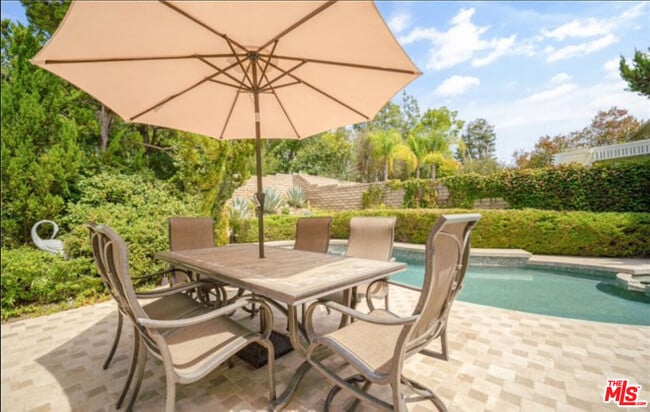 Building Photo - 26065 Redbluff Dr