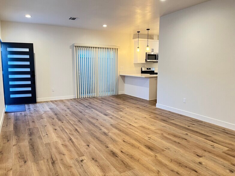 Building Photo - 9938 Lull St