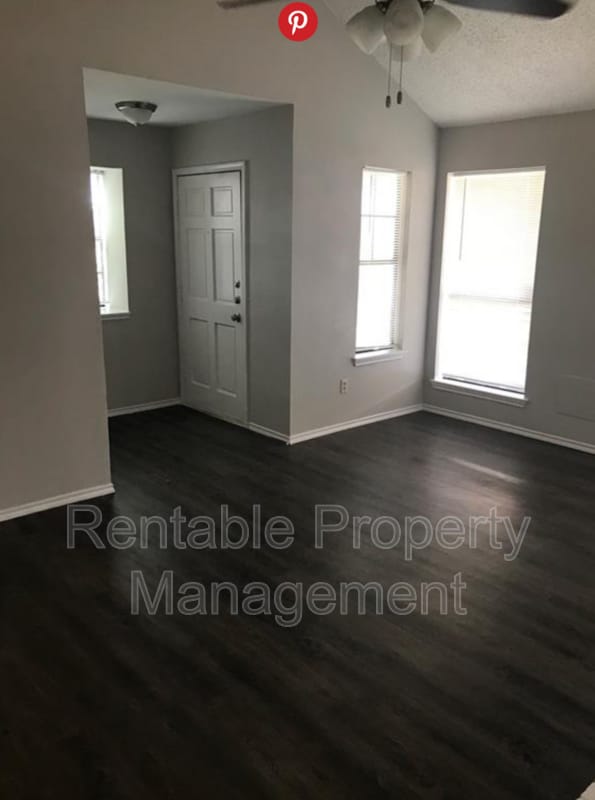 Building Photo - 15311 Appleridge Dr
