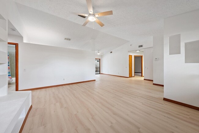 Building Photo - 489 SE Evergreen Terrace