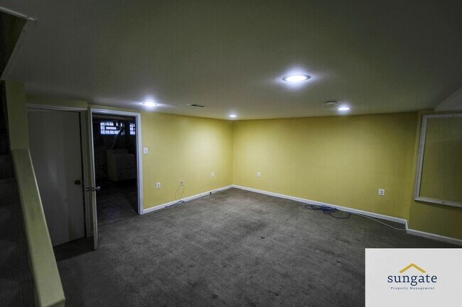 Building Photo - 8616 Pleasant Plains Rd